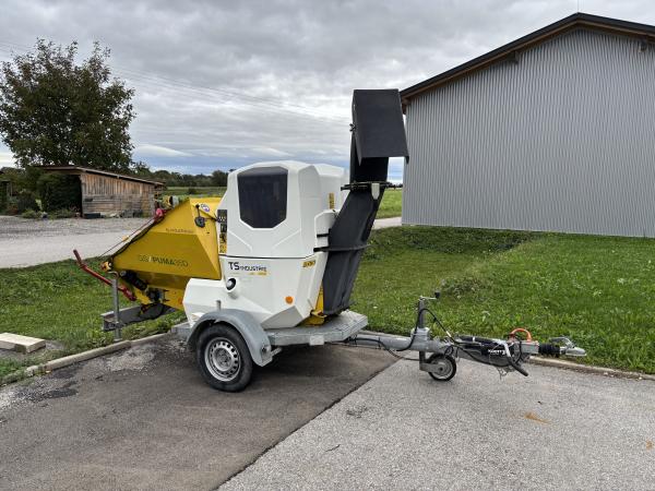 Häcksler auf Anhänger mieten